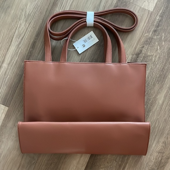 Telfar medium size shopping bag in tan! NWT - Picture 4 of 7